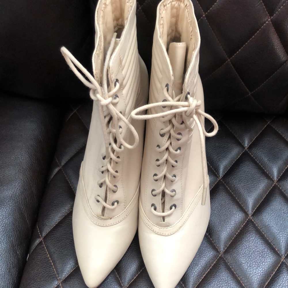 Details title women boots size 7
